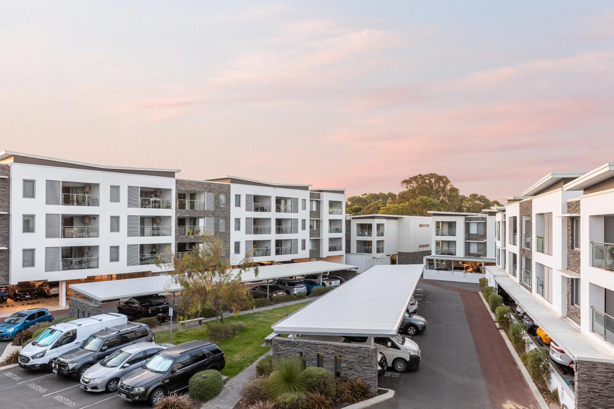 Yaran Suites Rockingham Exterior photo