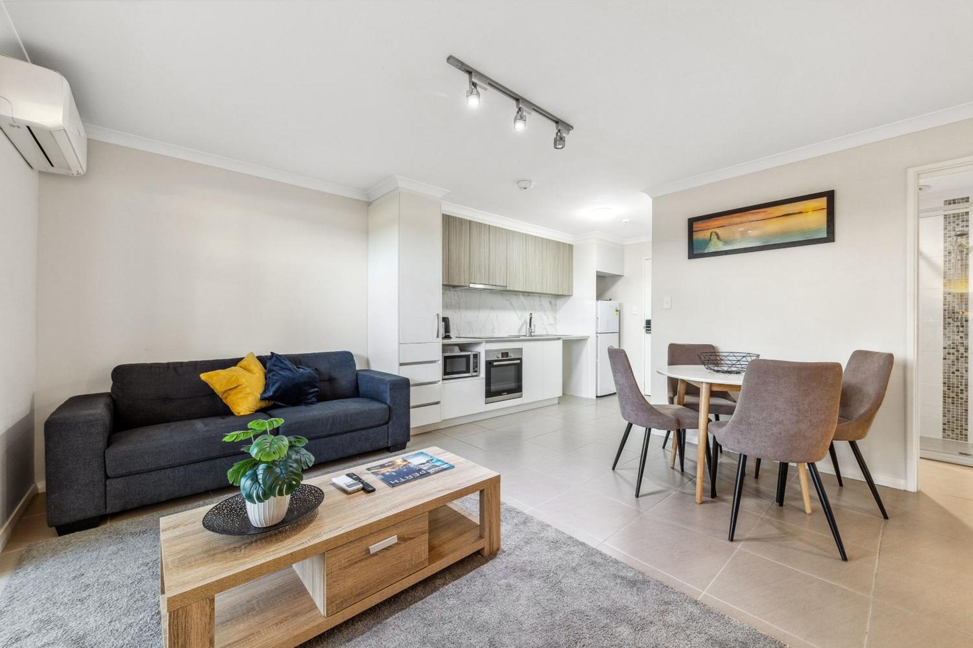Yaran Suites Rockingham Exterior photo