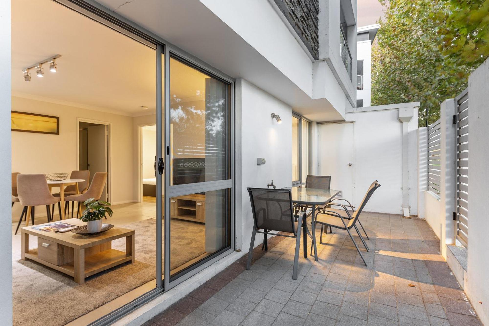 Yaran Suites Rockingham Exterior photo