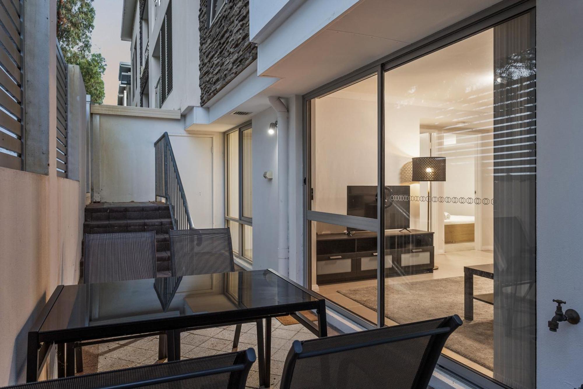 Yaran Suites Rockingham Exterior photo