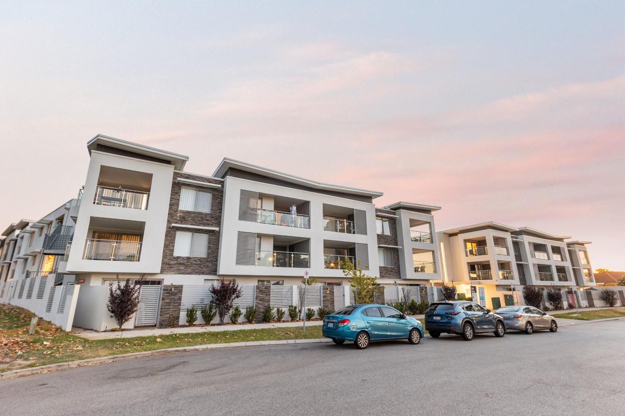 Yaran Suites Rockingham Exterior photo