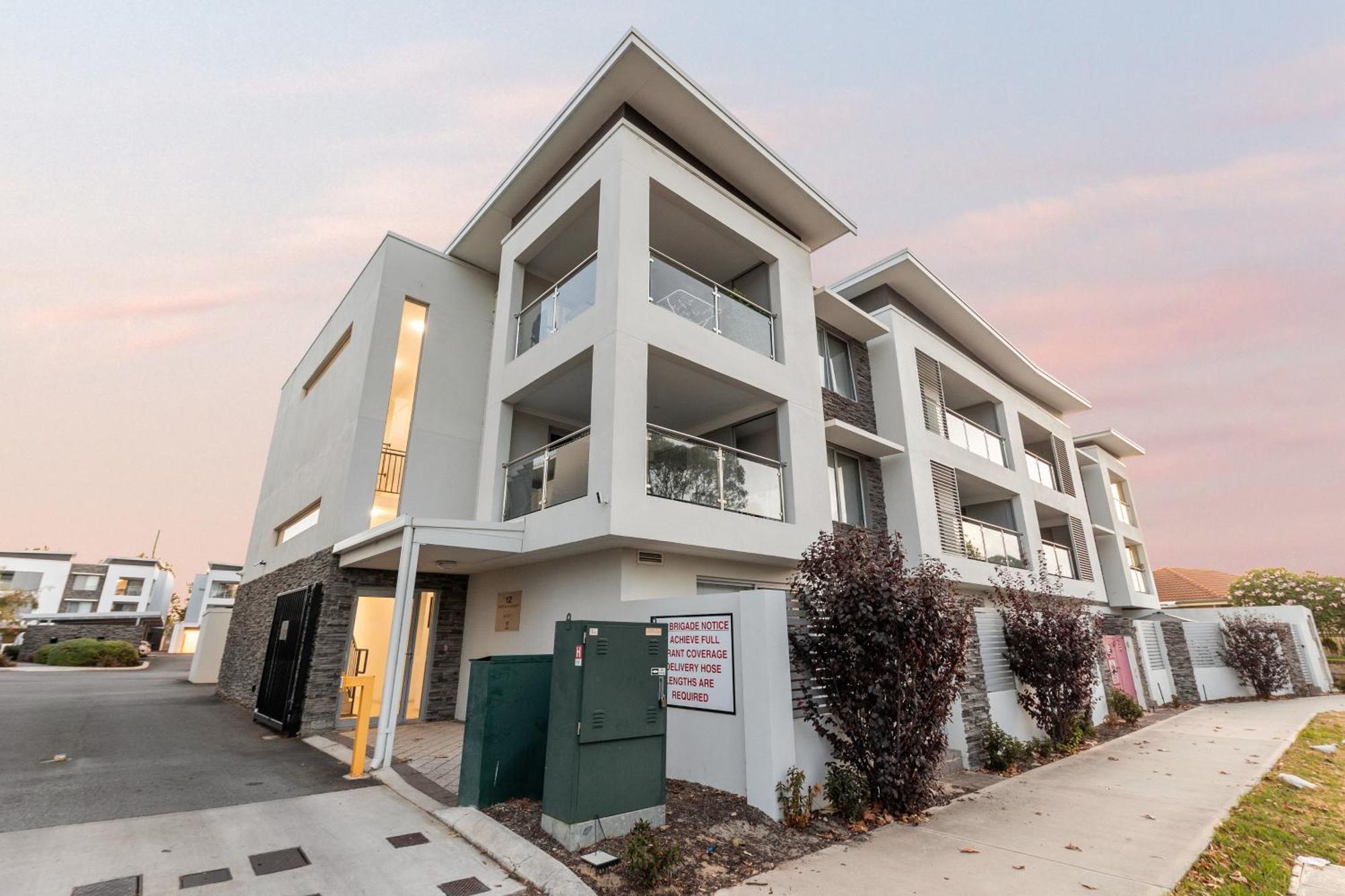 Yaran Suites Rockingham Exterior photo
