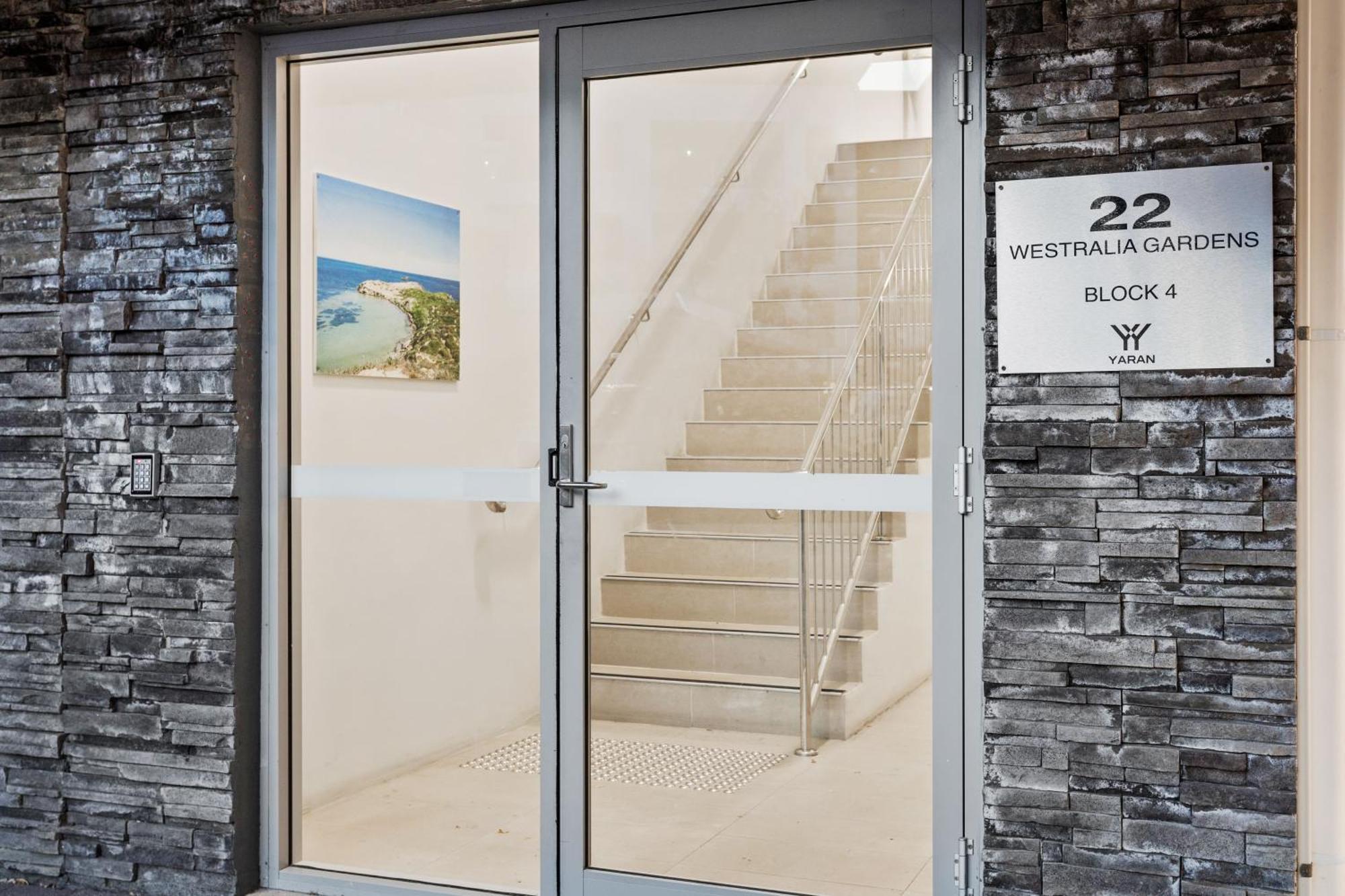 Yaran Suites Rockingham Exterior photo