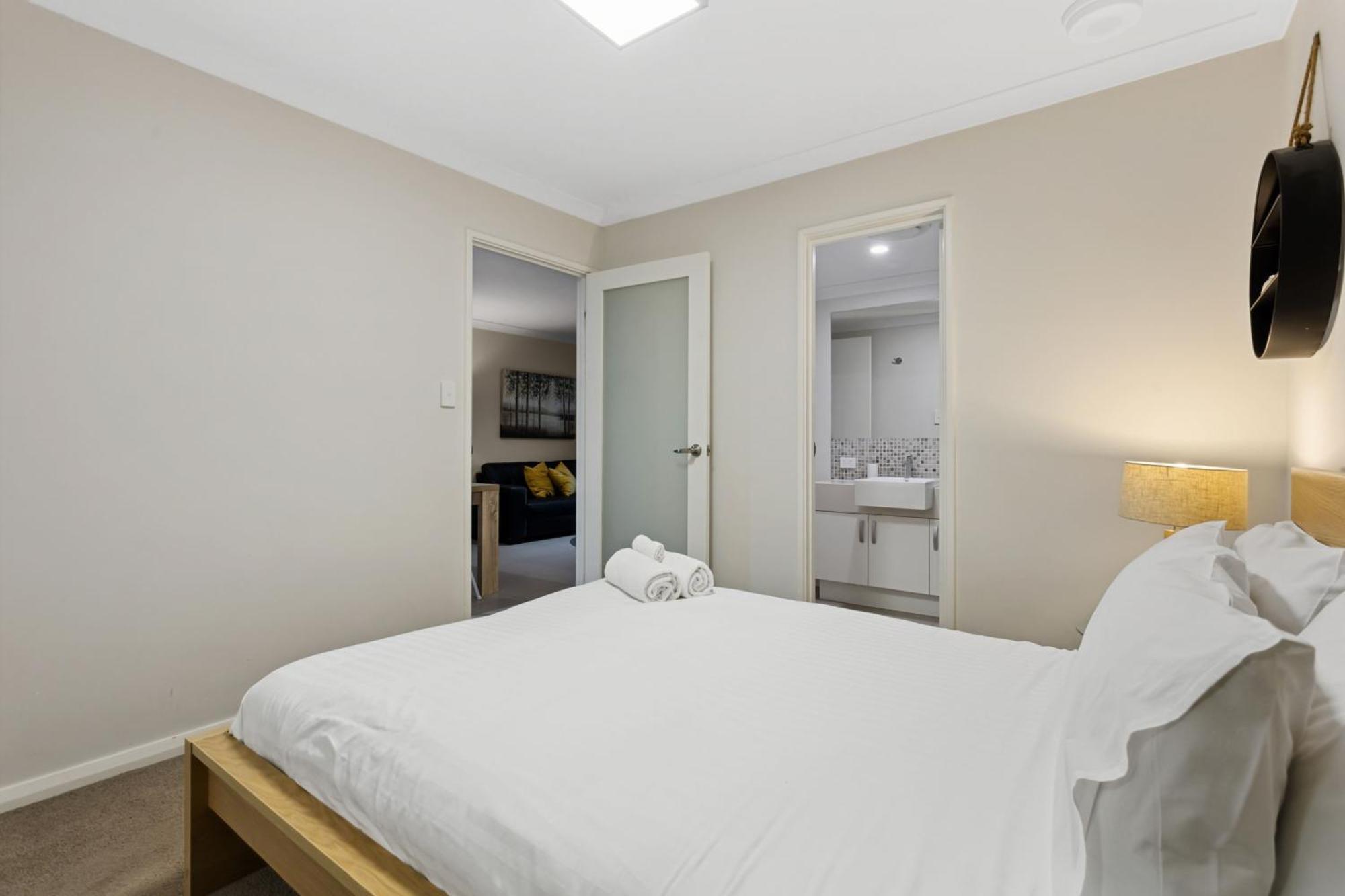 Yaran Suites Rockingham Exterior photo