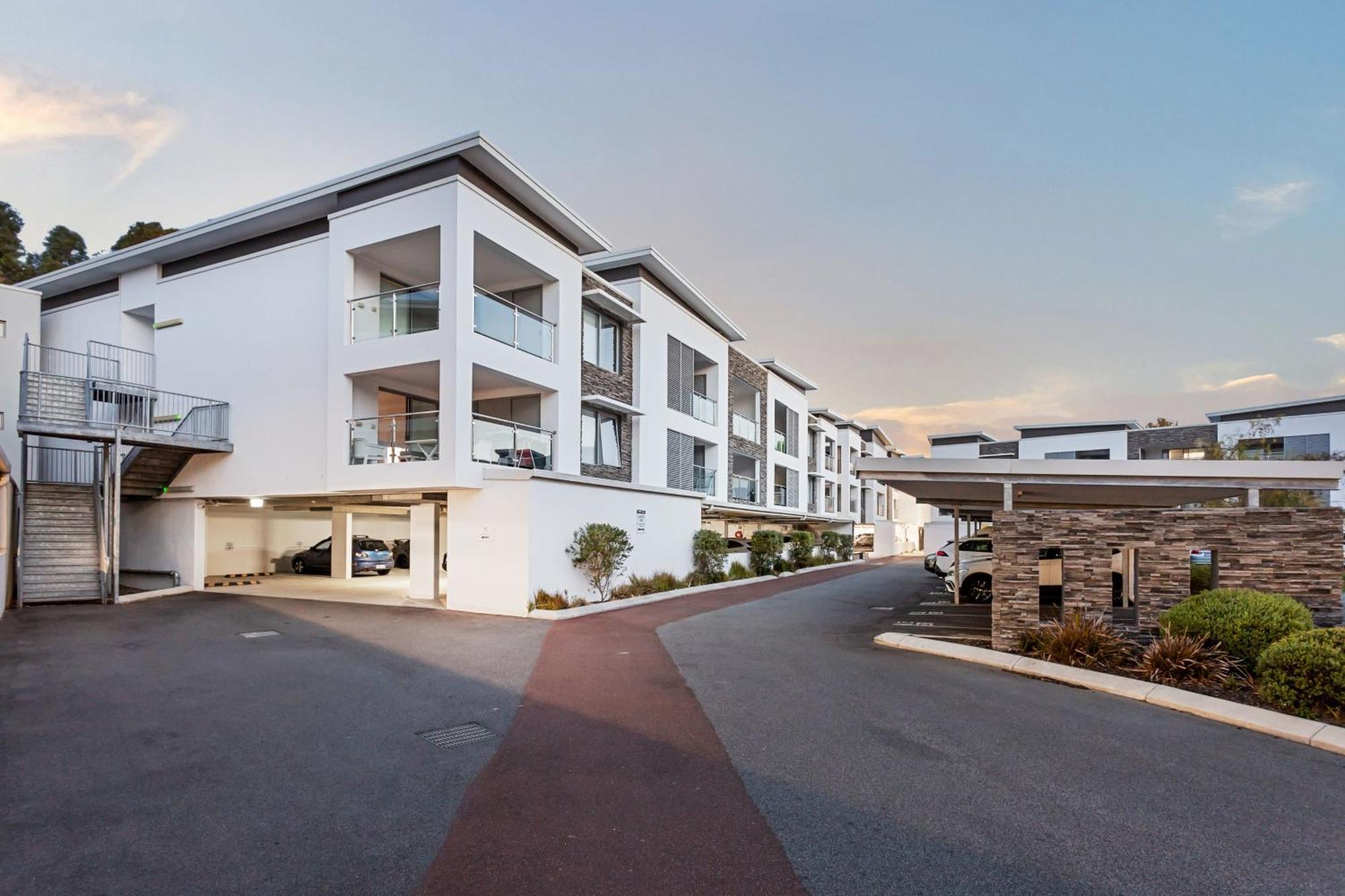 Yaran Suites Rockingham Exterior photo
